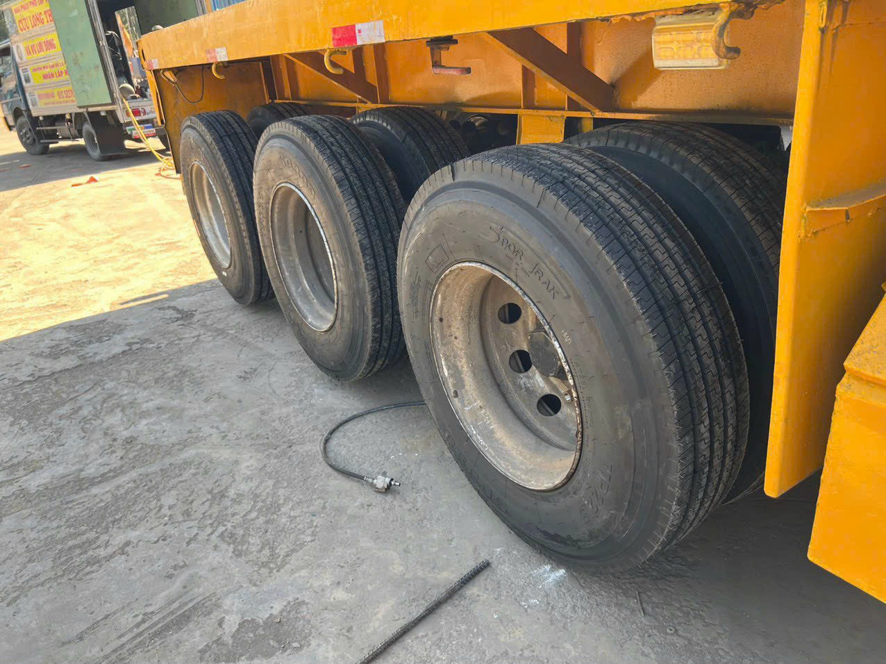 VÁ VỎ XE -CHẤT LƯỢNG - GIÁ RẺ - BÌNH DƯƠNG